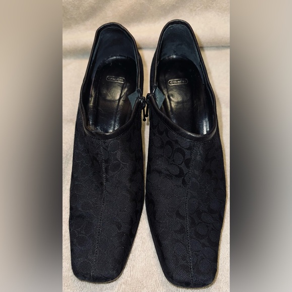 Coach *Rare* Vintage A3971 Daphne Block Heel Logo Bootie in Black/Black size 7B - Picture 5 of 16